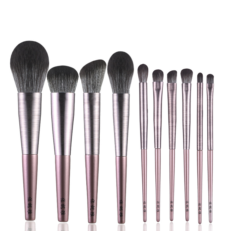 With her 10 Woods Handle Cosmetic brush Eye Cosmetic brush Makeup blusher brush portable Cosmetic brush