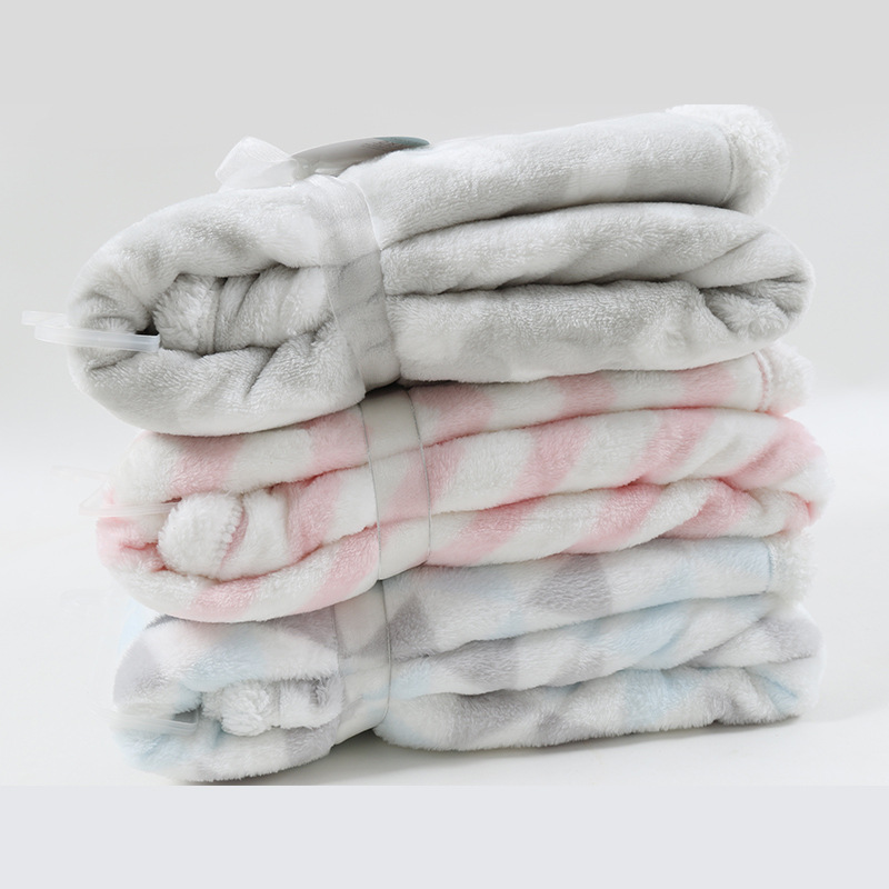 嬰兒毛毯法蘭絨雙層復(fù)合蓋毯子外貿(mào)小毛毯跨境電商供貨生產(chǎn)廠家