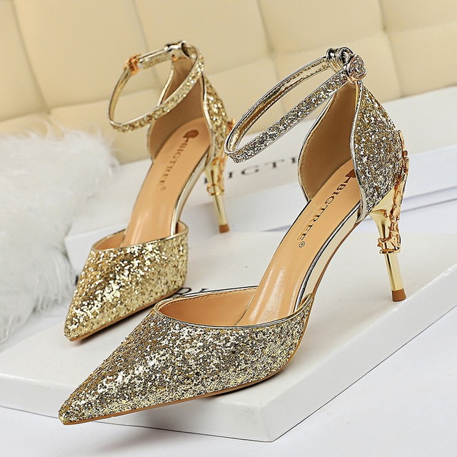 European and American sexy hollow women’s shoes with metal decoration， high heel， shallow mouth， pointed Sequin， 