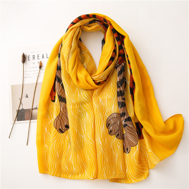 Hot Selling Fashion Leopard Print Sunscreen Shawl Silk Scarf Wholesale display picture 2