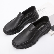 推荐爸爸鞋 2025秋季款加厚舒适柔软中老年皮鞋套脚男鞋厂家批发