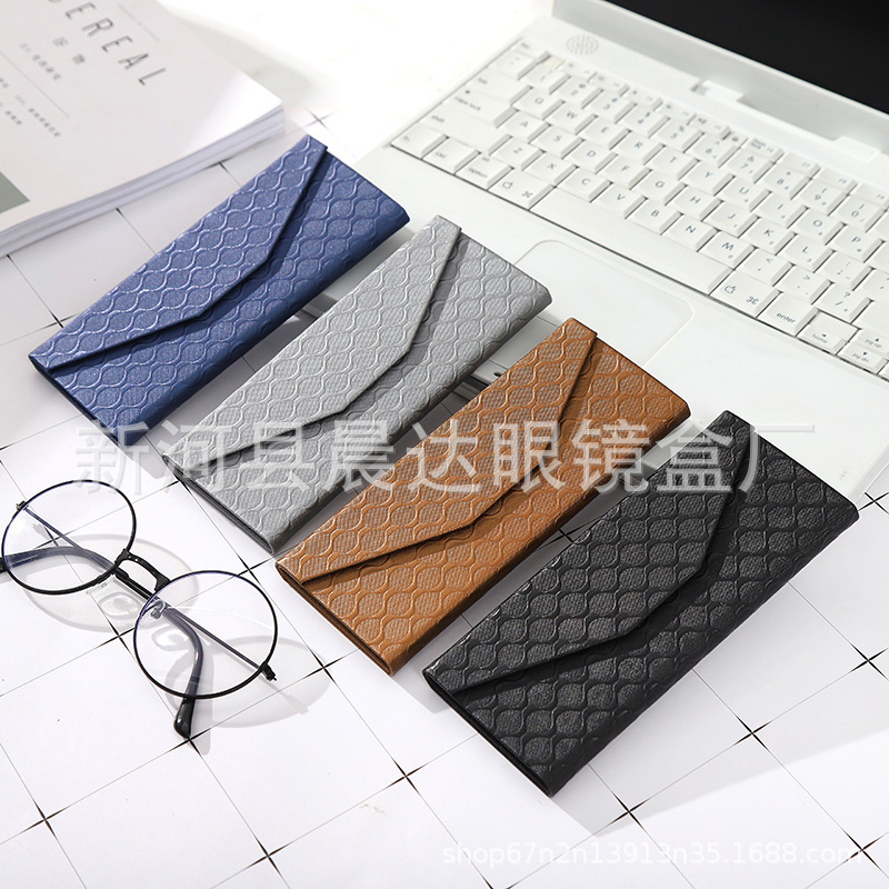 Wholesale custom male and female student South Korea small fresh cute creative personality portable folding triangle glasses box manufacturers Wholesale custom male and female student South Korea small fresh cute creative personality portable folding triangle glasses box manufacturers