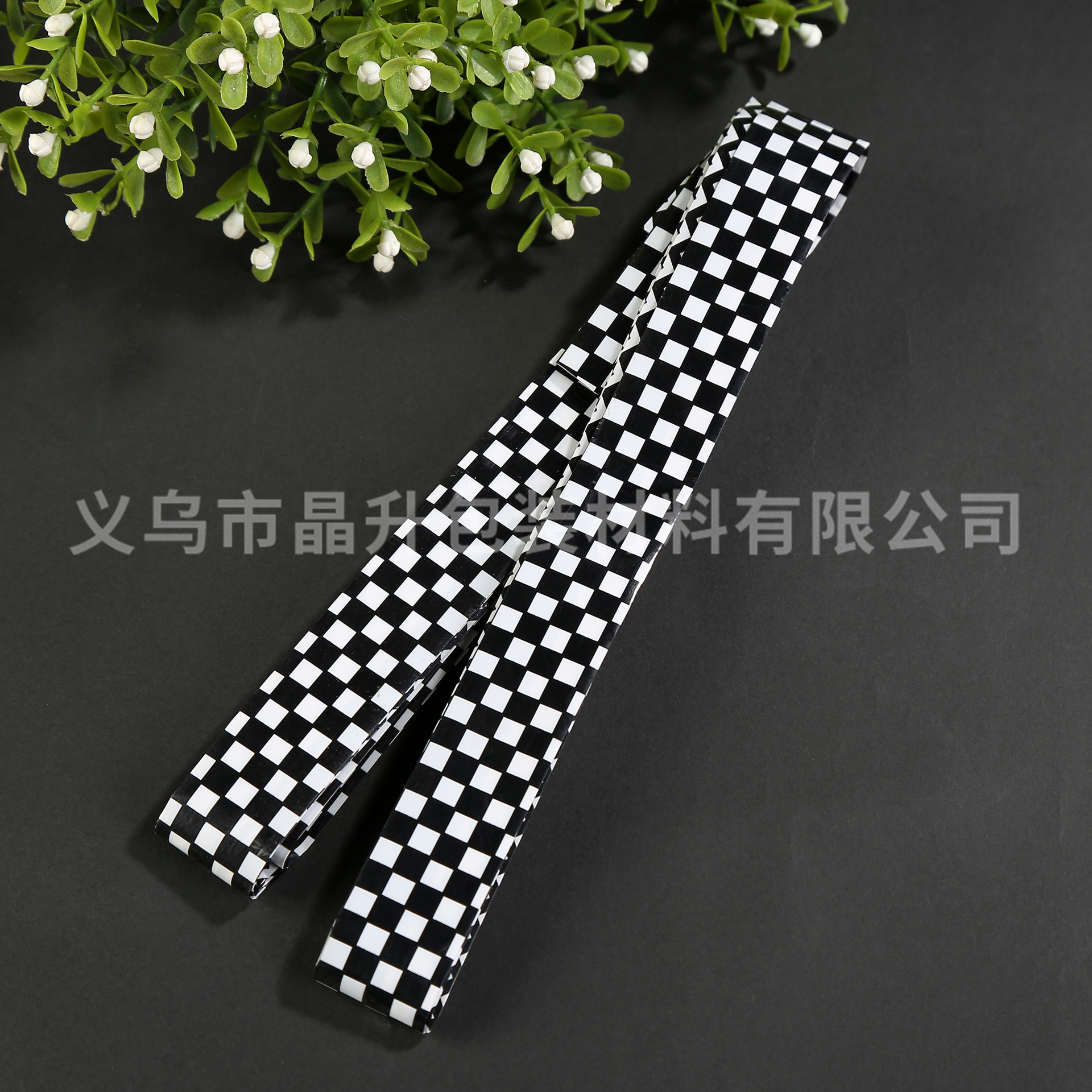 厂家直销黑白格子定制塑料静电收缩膜两头通收缩膜长条塑料包装膜