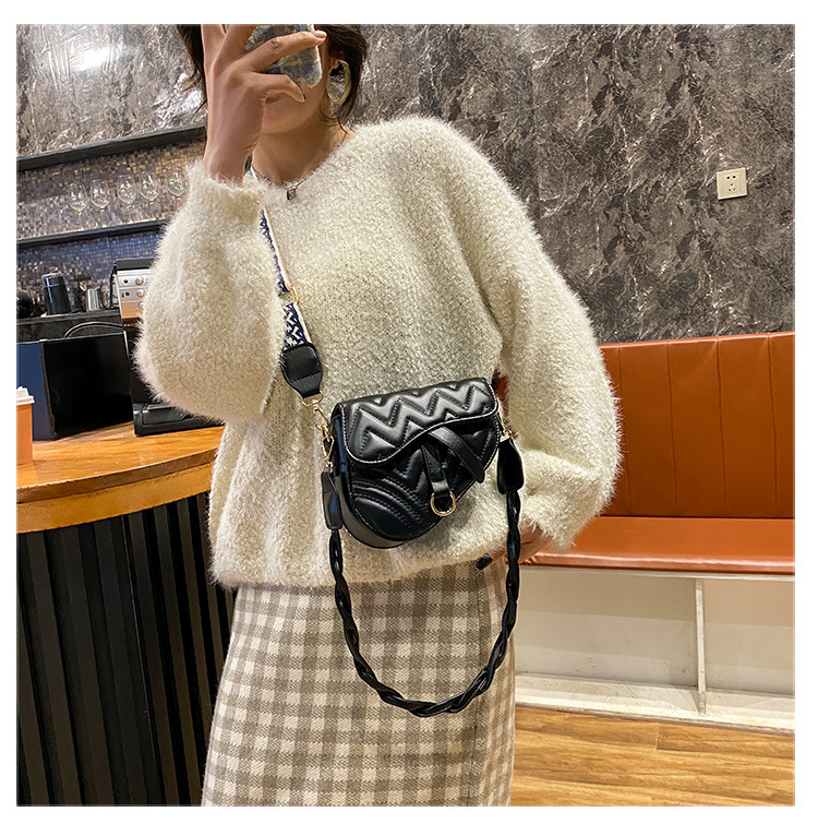 French  Popular New Trendy Korean  Diamond Texture Shoulder Crossbody Saddle Bag display picture 12