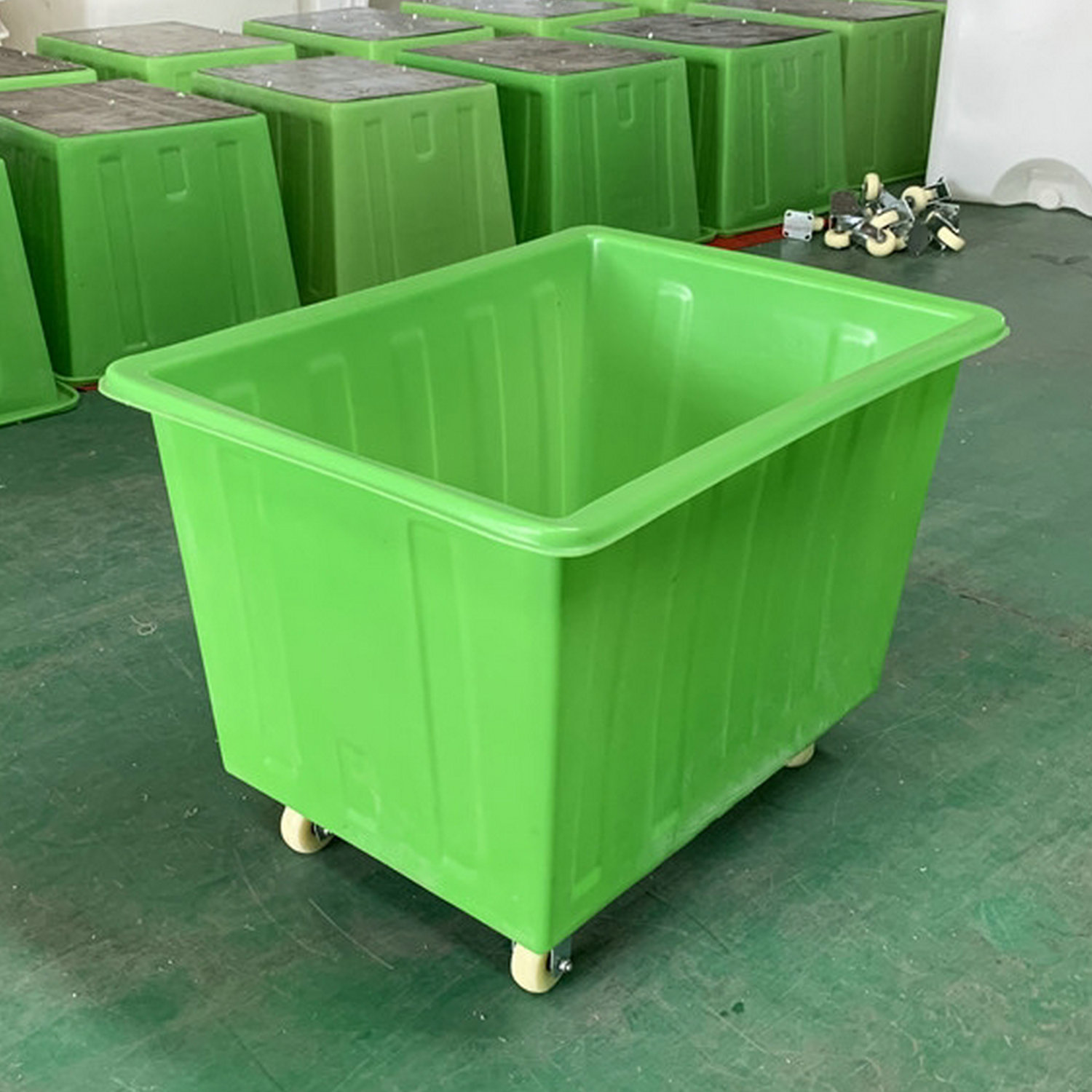 白色带轮毛织服装塑料周转箱制衣塑胶周转框染织洗水手推车