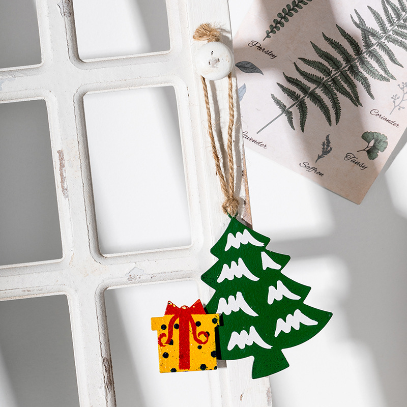 Papá Noel muñeco de nieve árbol de Navidad colgante de hoja de hierro decoración de Navidad colorido lindos paquetes de regalo decoración colgante