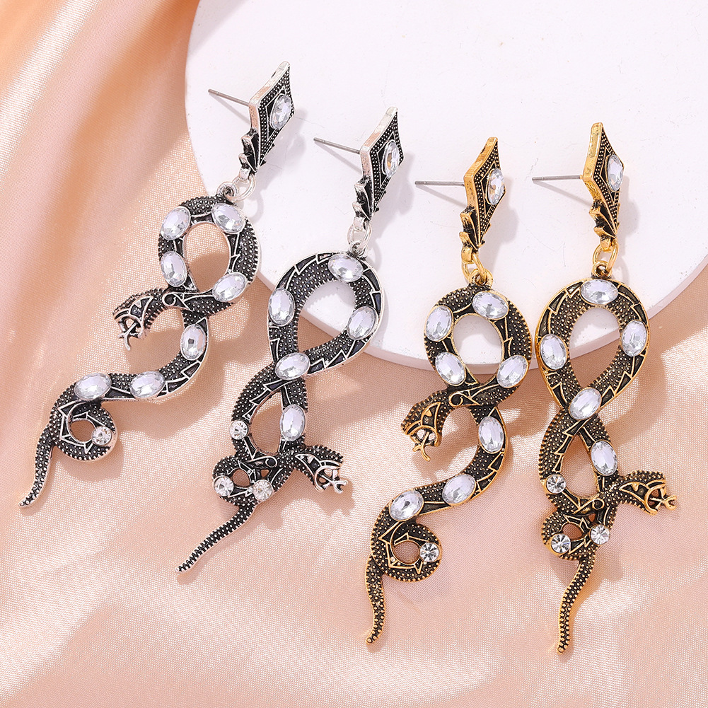 Hot Selling Exaggerated Snake Inlaid Pearl Python Earrings display picture 10