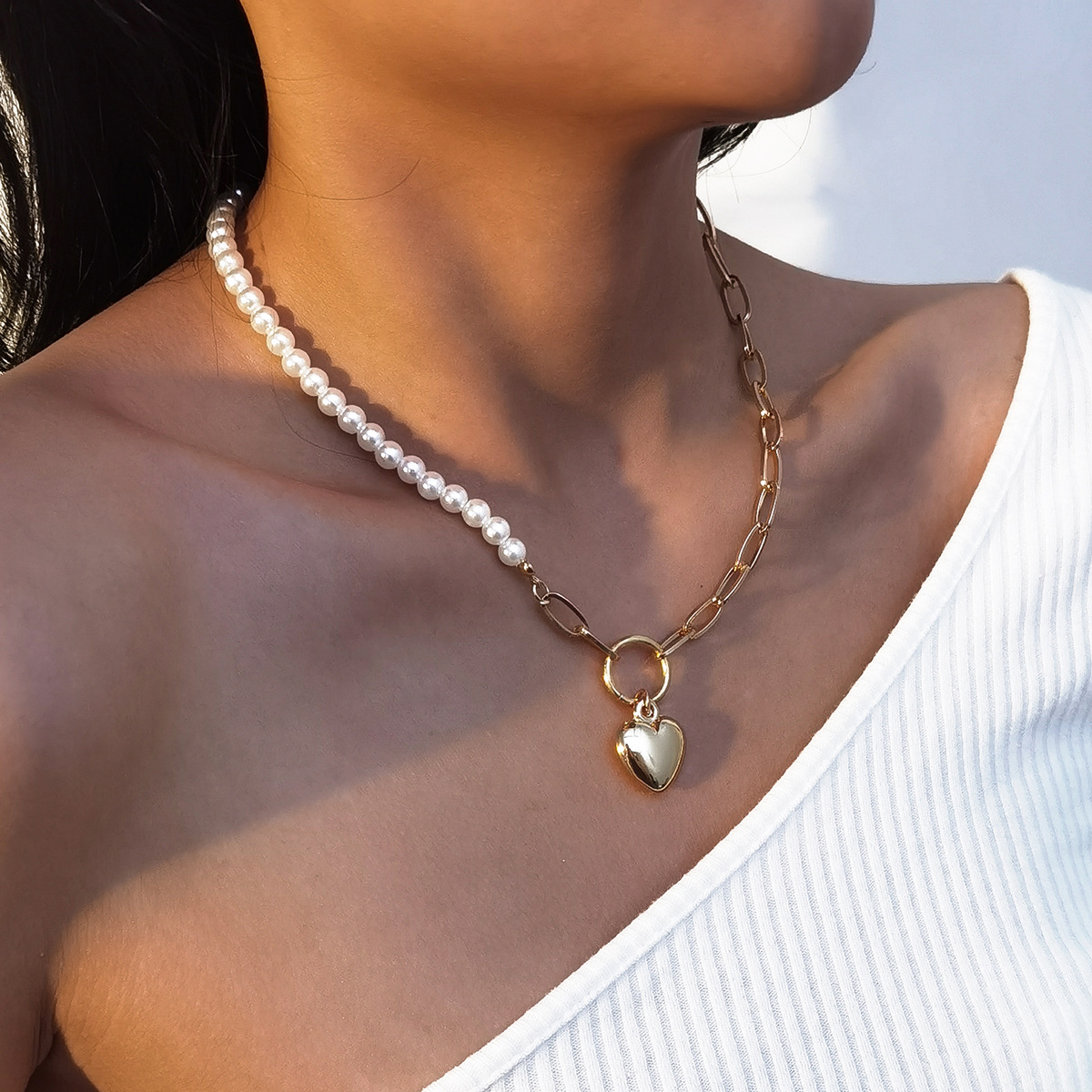 Europäische Und Amerikanische Grenz Überschreitende Kreative Accessoires Mode Einfache Perle Schlüsselbein Halskette Persönlichkeit Trend Ige Frauen Legierung Herzförmige Halskette Frauen display picture 10