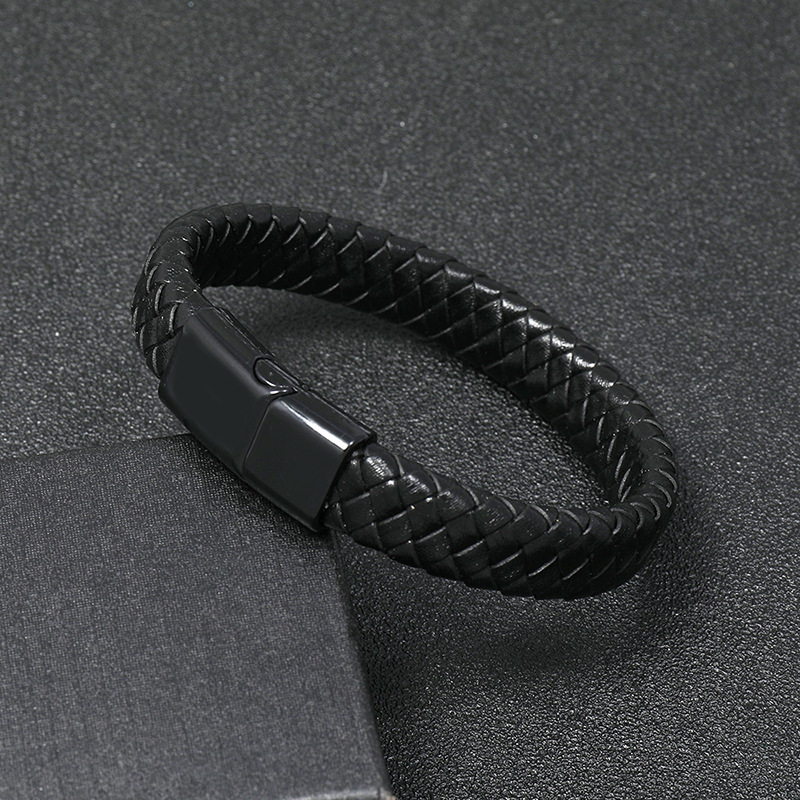Simple Leather Alloy Magnet Buckle Retro Bracelet display picture 4