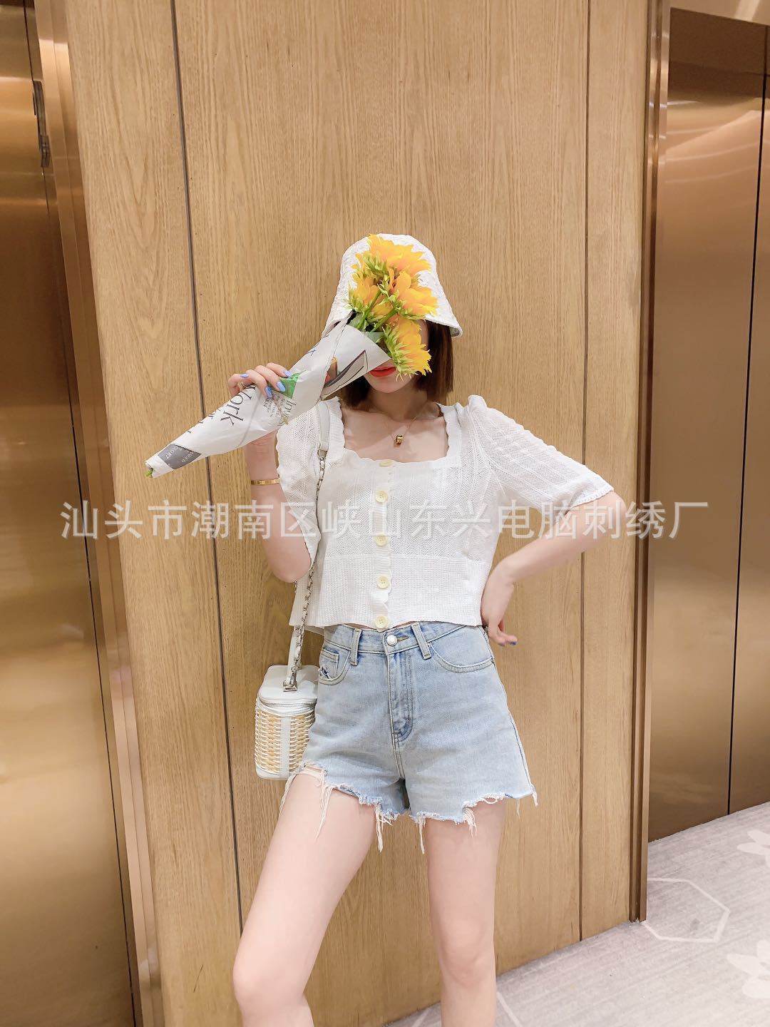 方領爆款2020夏新韓版法式複古镂空方領針織女甜美小清新單排上衣