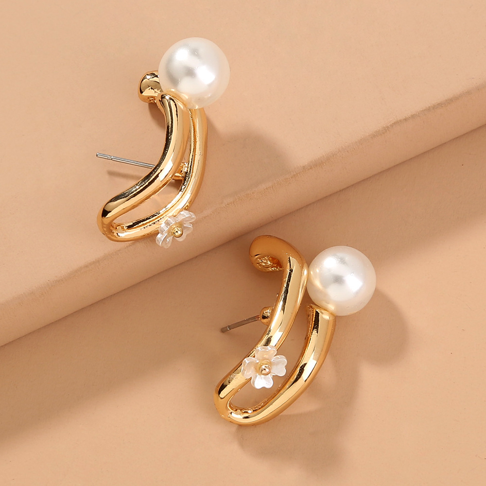 Fashion Double C Metal Pearl Earrings display picture 2