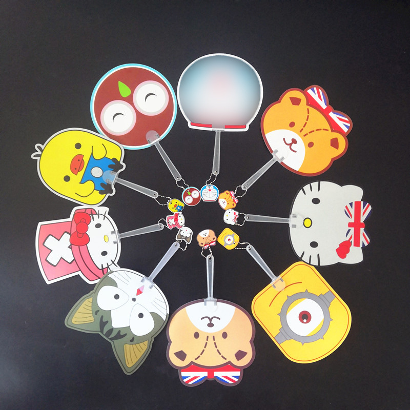 Las pequeñas actividades de microempresas empujan el código de escaneo para enviar regalos debajo de la línea roja en línea, regalos prácticos, pequeños drenadores, artefactos creativos