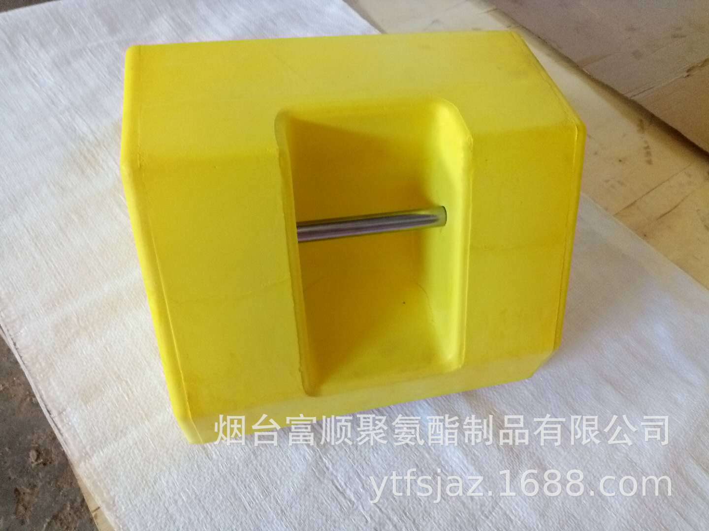 富顺生产厂家直供聚氨酯汽车档轮器 阻胎器 挡轮块 汽车止滑器