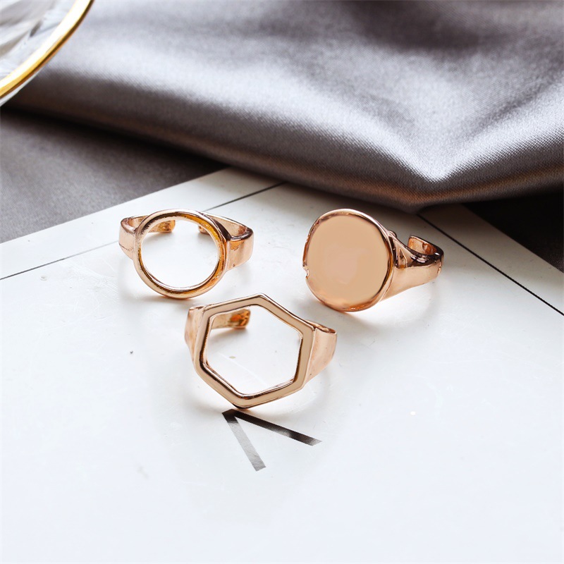 Fashion Rings For Women Korean Hollow Five-pointed Geometric Three-piece Ring display picture 3