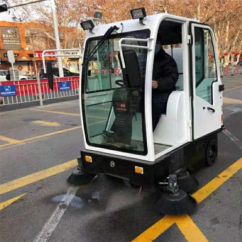 全封闭物业小区环卫扫地车 电动驾驶式扫地车 马路垃圾清扫设备