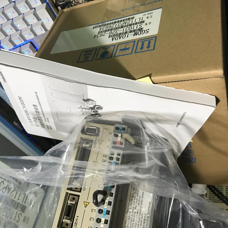全新YASKAWA SGMPS-02ACA61 质保1年.