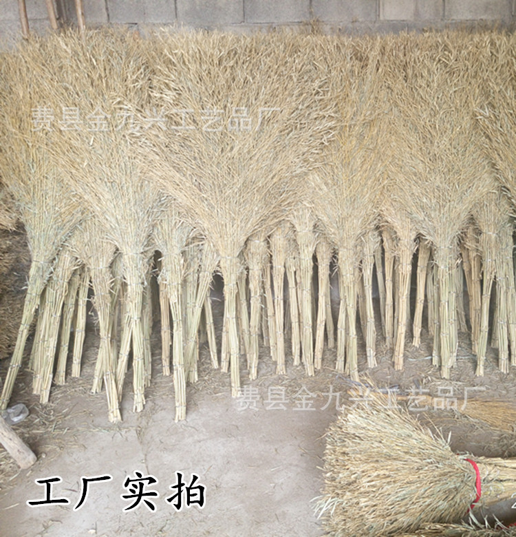 扫帚的用途有哪些,铁扫帚的效与作用,扫把分类是什么_大山谷图库