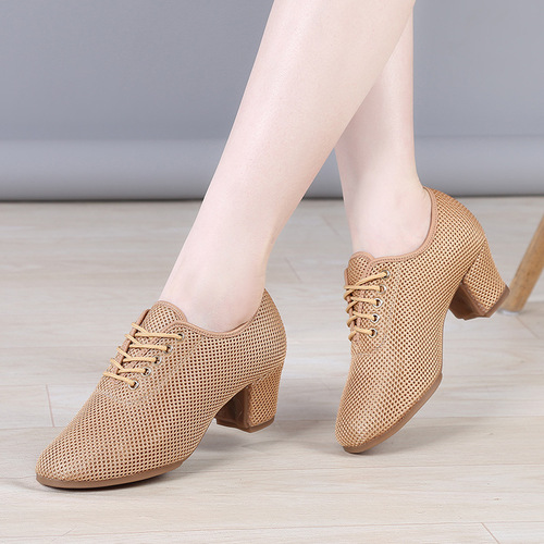 Dance handkerchief ladies summer mesh ballroom dance medium high heel soft sole teacher sailor square dance shoes Latin dance shoes