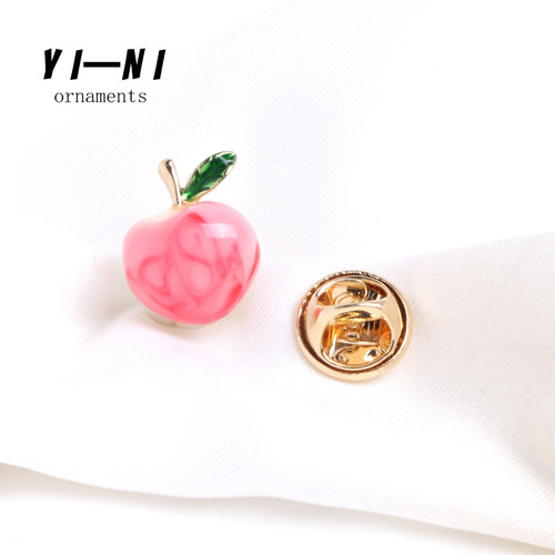 Button collar collar pin cute pink peach brooch to decorate clothes and fix Japanese style anti-exposure fruit pin peach