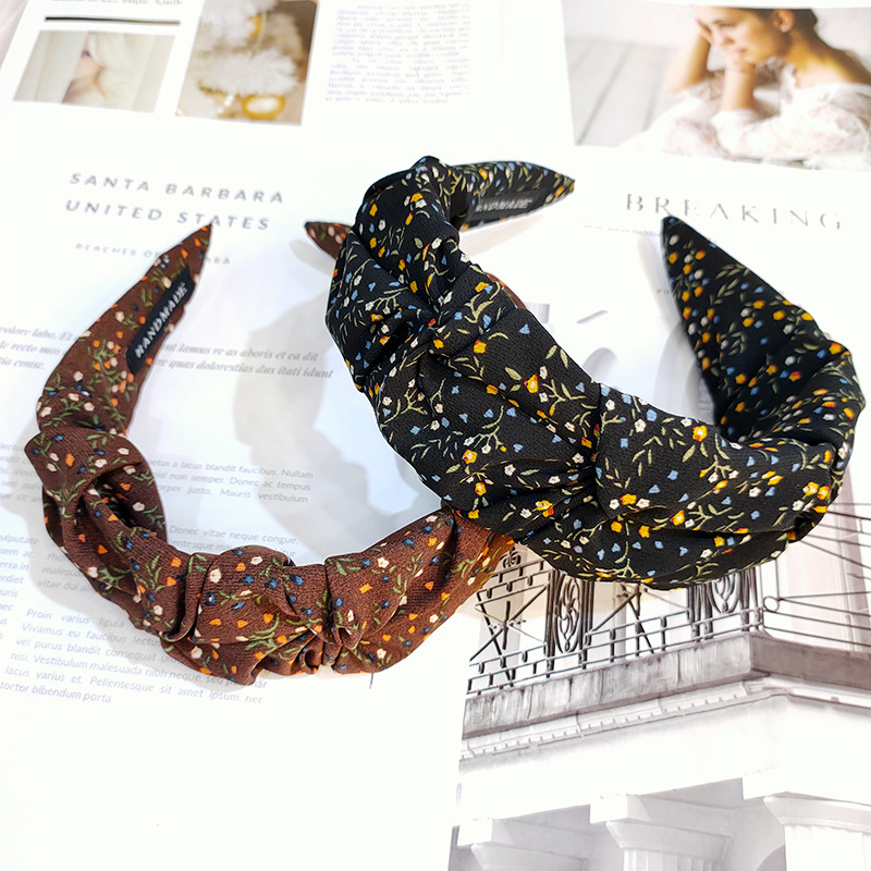 South Korea's New Small Floral Folds Wide-brimmed Headband Fabric Fashion Pressure Headband Retro Flower Bud Hair Accessories Wholesale Nihaojewelry display picture 2