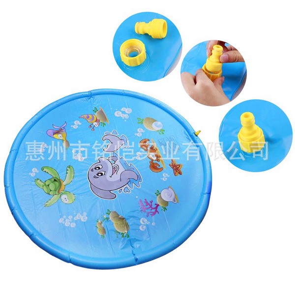 Travel toy play in water