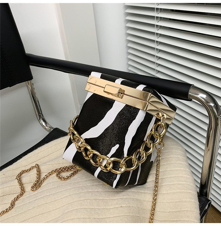 Women's Small Pu Leather Cows Zebra Leopard Cute Streetwear Square Lock Clasp Box Bag display picture 6