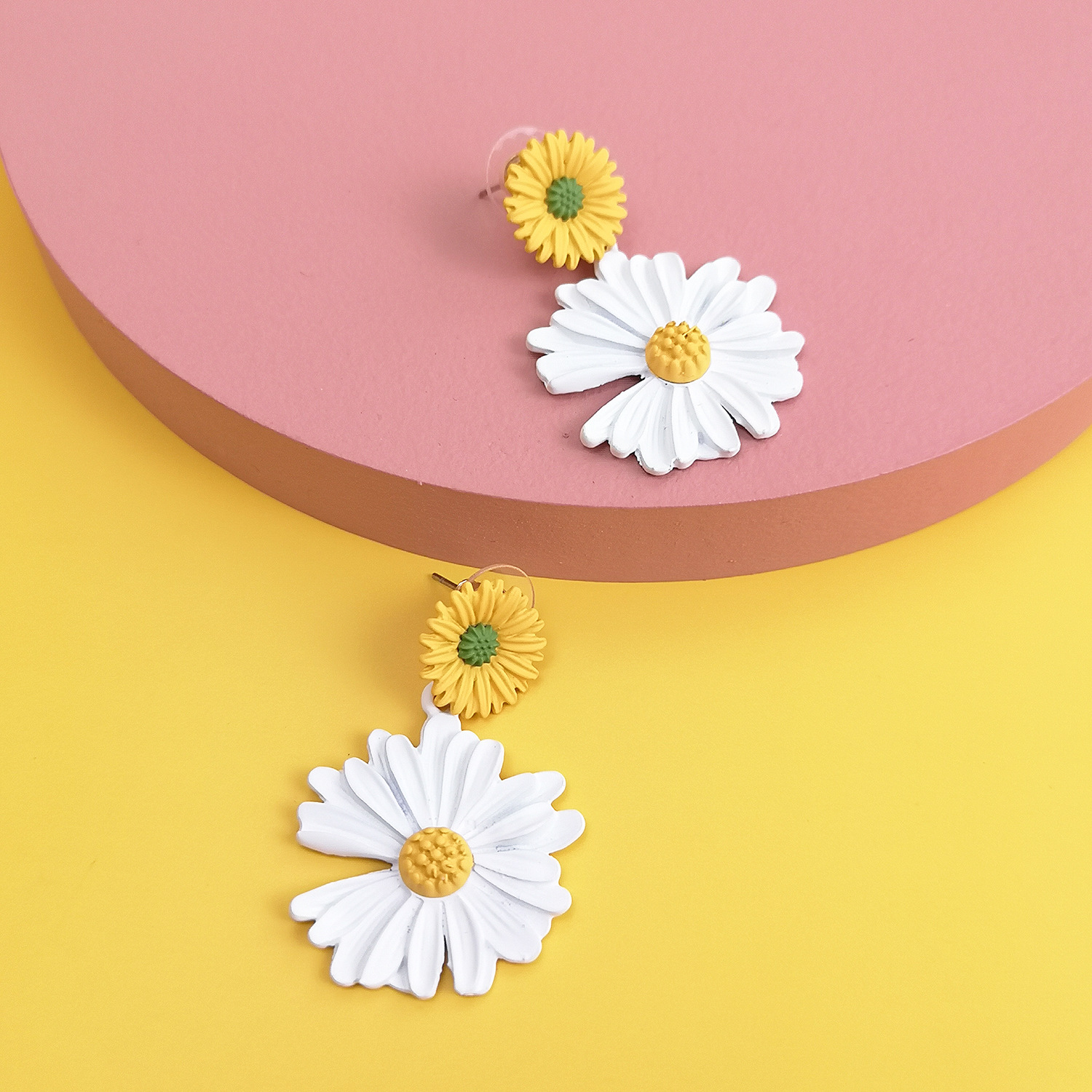 Korean Fashion Spray Paint Chrysanthemum Earrings Nihaojewelry Wholesale display picture 16