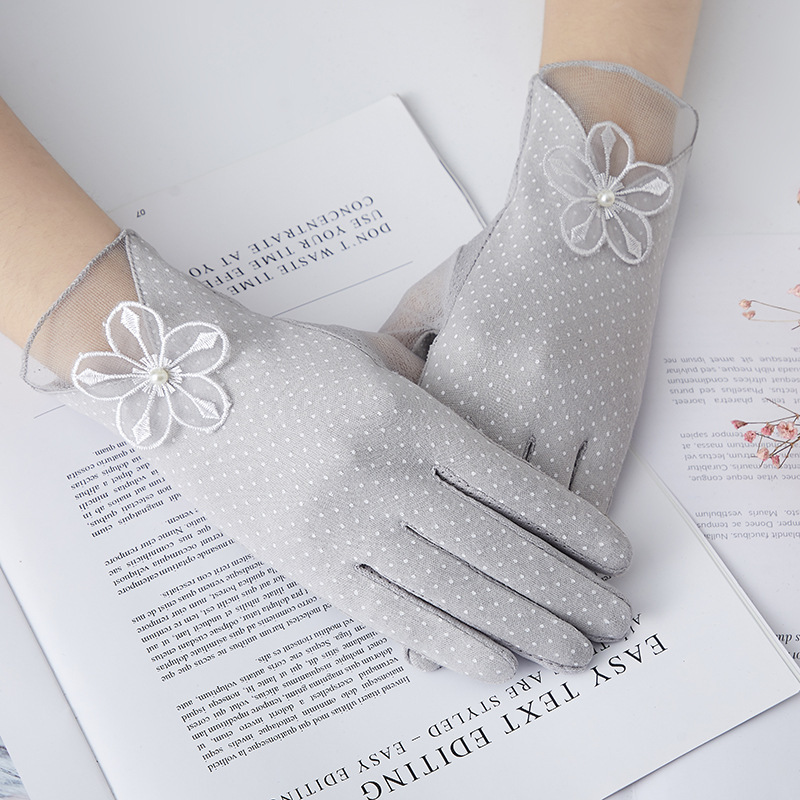 Silk summer gloves