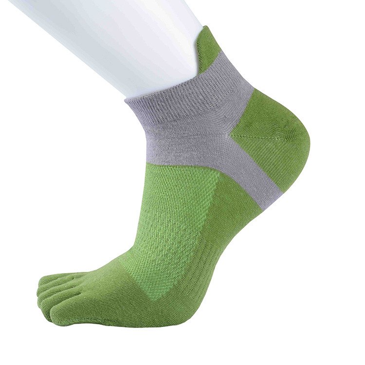 Five -finger men's socks are green