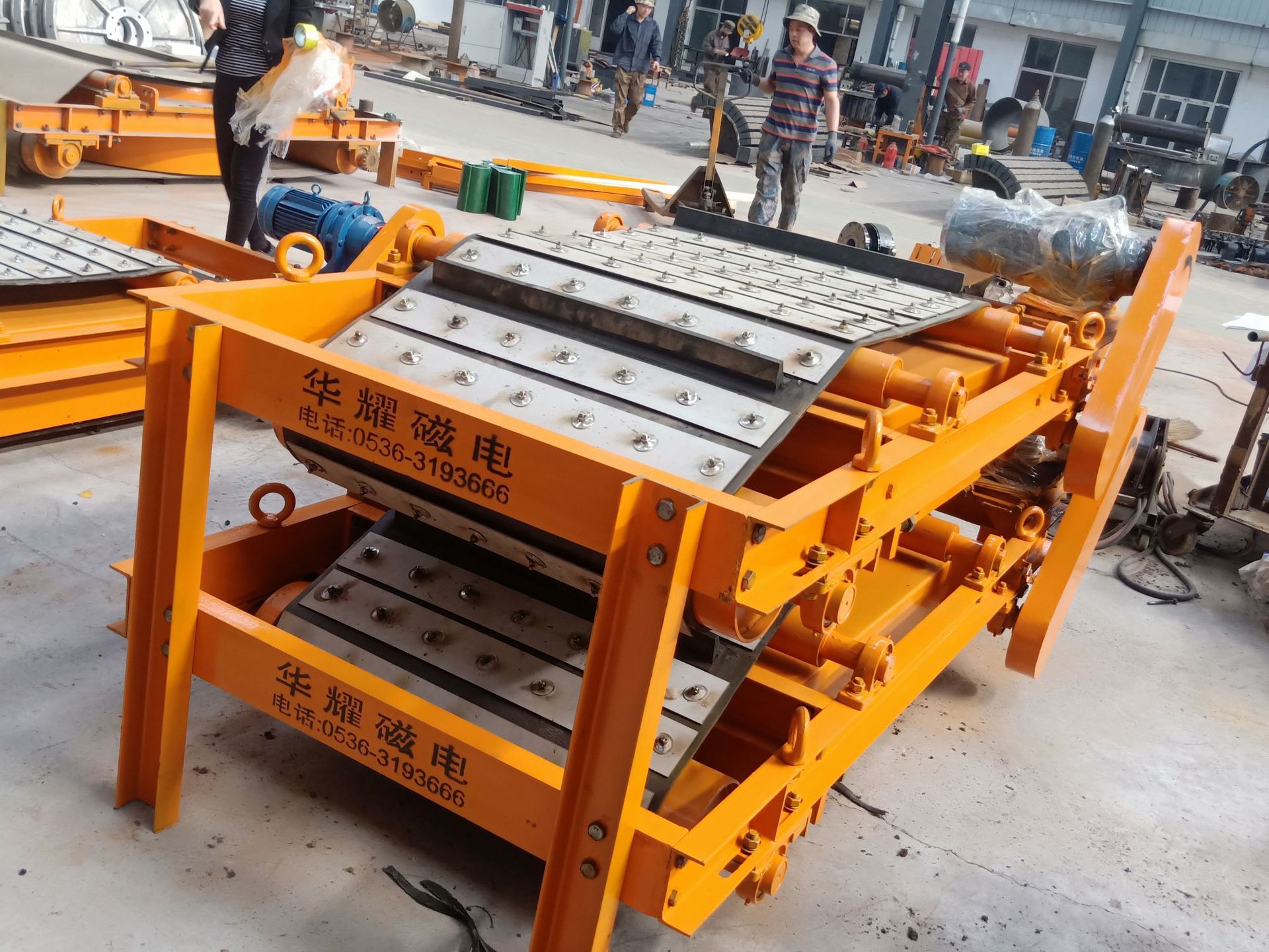 铠装带式永磁除铁器 高温物料除铁器