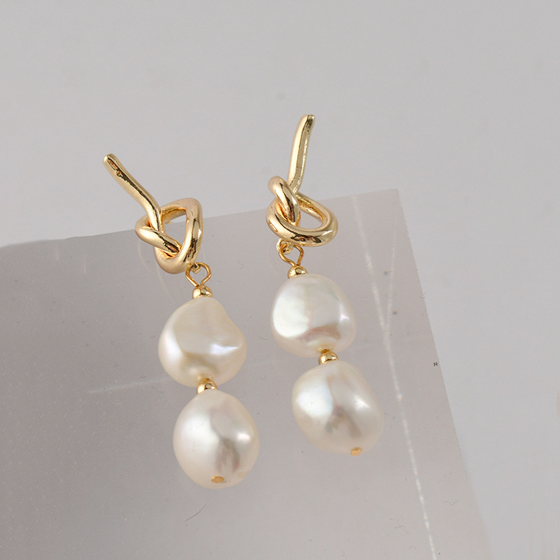 1 Pair Elegant Geometric Copper Inlay Pearl Drop Earrings display picture 4