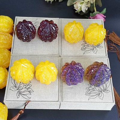 树脂琥珀蜜蜡核桃手把件中老年人手把玩荧光浮水合成摆件批发|ms