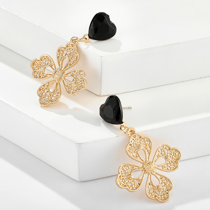 New Fashion Simple Zircon Love Flower Earrings For Women Wholesale display picture 3