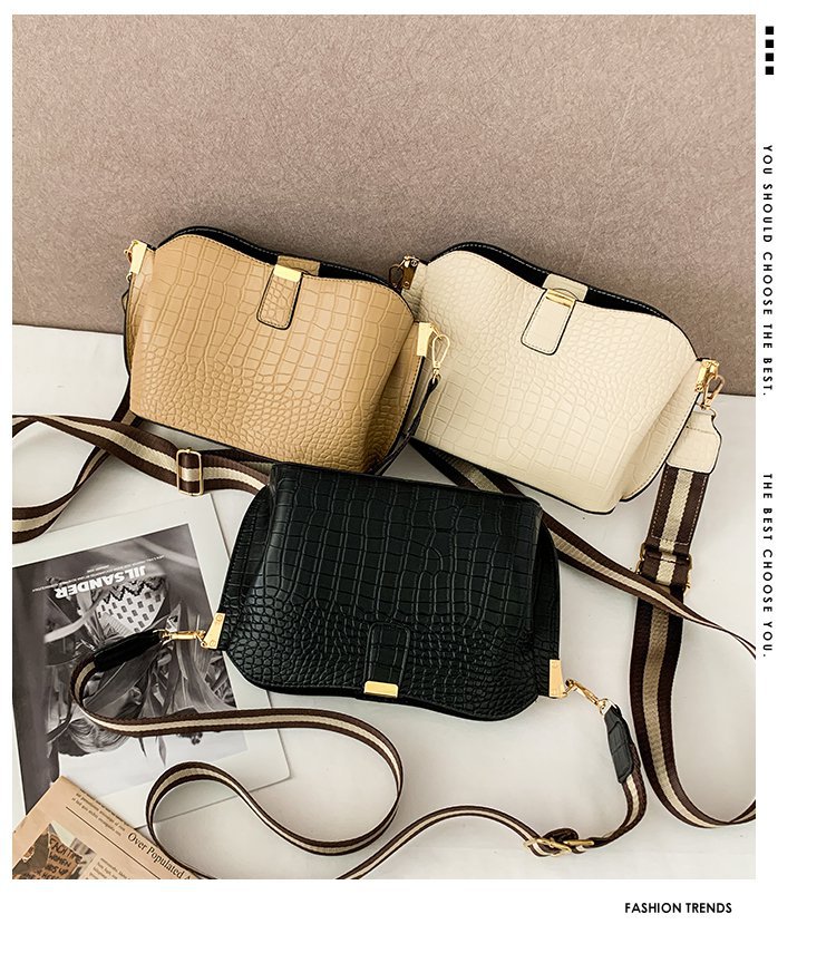 All-match Women's Messenger Bucket Crocodile Pattern One-shoulder Picture Autumn New Messenger Women's Bag display picture 29