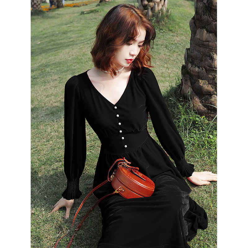 2020秋赫本风小黑裙金丝绒长袖连衣裙酒红色显瘦法式复古连衣裙