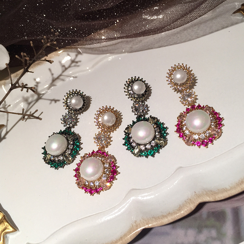 Elegant Pearl Flower Earrings display picture 7