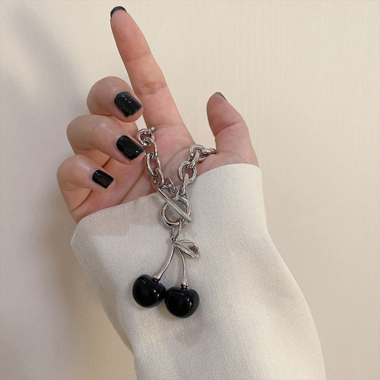 Koude Wind Zwarte Kersenketting voor Vrouwen Eenvoudige en Luxe Mode Halsketting Hip Hop Decoratie Accessoires Titanium_voghion.com
