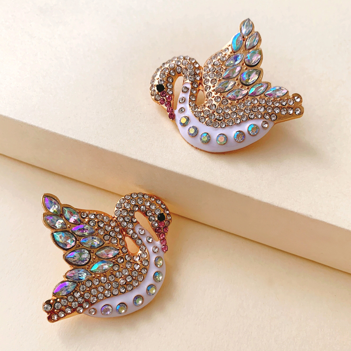 New Product Creative Full Diamond Swan Earrings New Animal Earrings Wholesale Nihaojewelry display picture 5