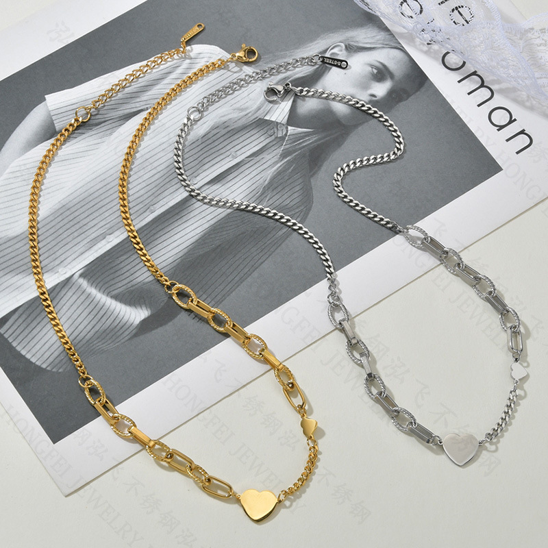 Korea New Titanium Steel Love Fashion Necklace For Women Simple Retro Heart-shaped Clavicle Chain Necklace Wholesale Nihaojewelry display picture 3