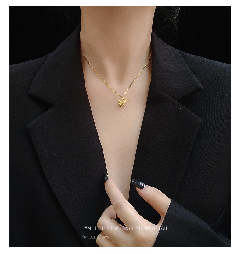 Mehrschichtige Spleißelefant Titan Stahl Plattiert 18 Karat Echtgold Frauen Schlüsselbein Halskette display picture 2