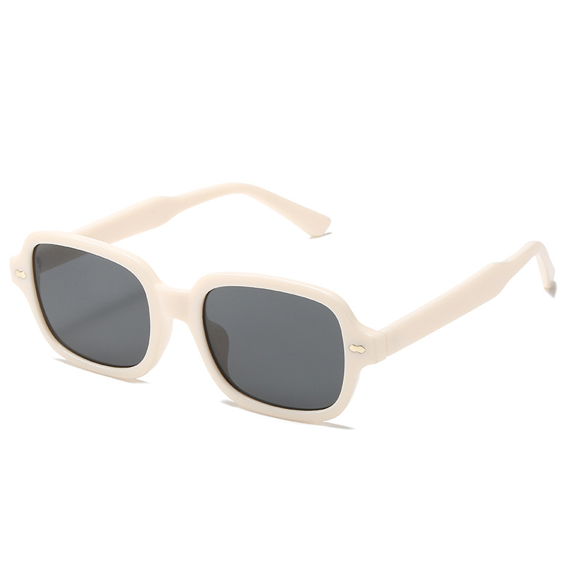 Nuevas gafas de sol de celebridades en línea para hombres y mujeres de verano de estilo coreano caja pequeña gafas de sol de color caramelo retro ventas directas de fábrica