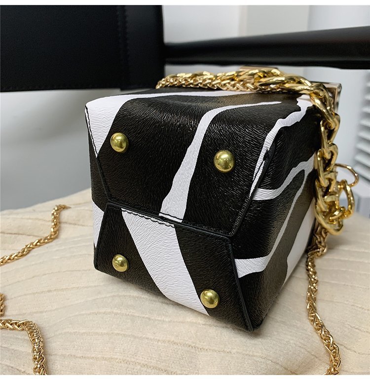 Women's Small Pu Leather Cows Zebra Leopard Cute Streetwear Square Lock Clasp Box Bag display picture 5