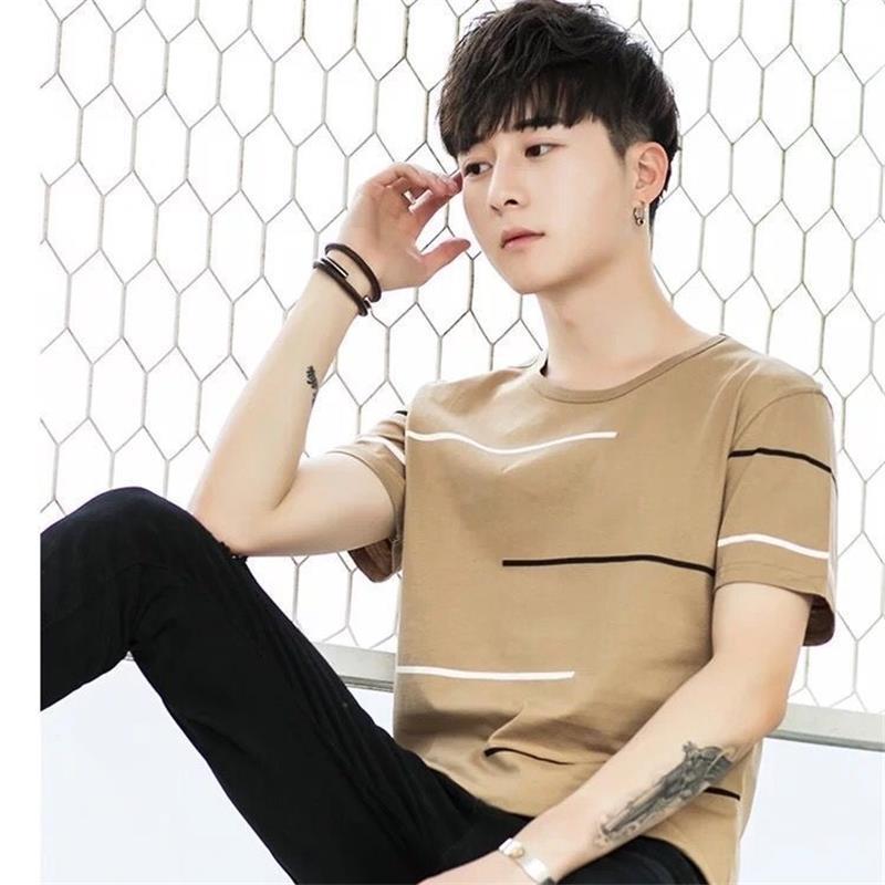 Verano nueva camiseta de manga corta cuello redondo de los hombres suelta estilo coreano juventud estudiante media manga camiseta camisa de fondo venta al por mayor