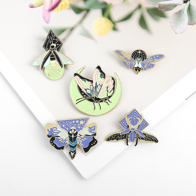 Cartoon Style Insect Alloy Stoving Varnish Brooches display picture 2