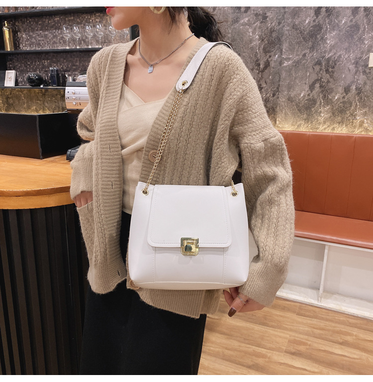 New Wave Fashion Texture Shoulder Bag display picture 19