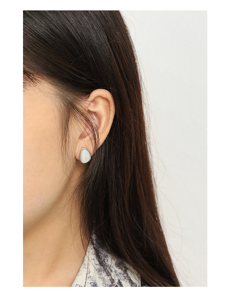 596 Korean Version Of Design Sense Drop-shaped Shell Stone S925 Sterling Silver Earrings display picture 3