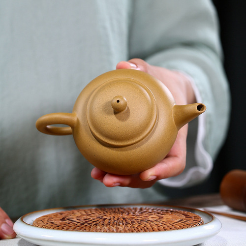 Manufacturer wholesale Yixing purple sand pot famous hand-painted raw ore gold section mud horizontal pot gift tea set Recruiting agent