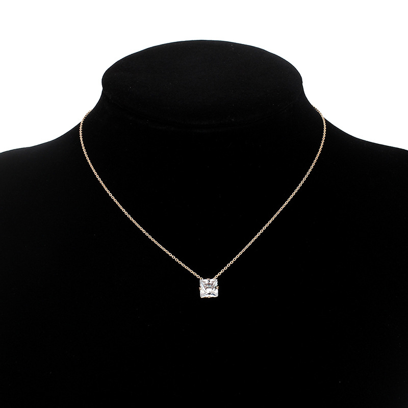 Korean Ladies Love Star Zircon Necklace Geometric Triangle Forest Clavicle Chain Wholesale Nihaojewelry display picture 6