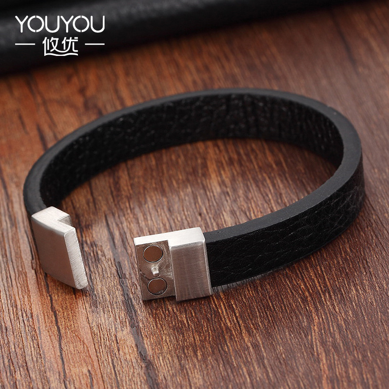 Manufacturers wholesale European and American men's woven leather bracelet titanium steel men's bracelet Amazon hot stainless steel leather rope
