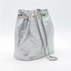 Factory wholesale: Cross-border European & American-style fashion shoulder/crossbody bucket bag &ndash; Silver aluminum-foil sequin evening banquet bag for women
